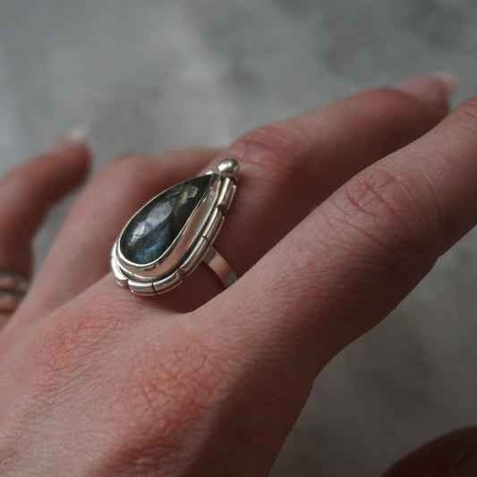 Labradorite Calypso Ring